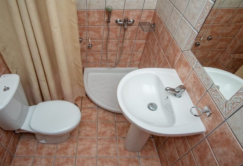 스탠다드 스튜디오, Goudelis Apartments