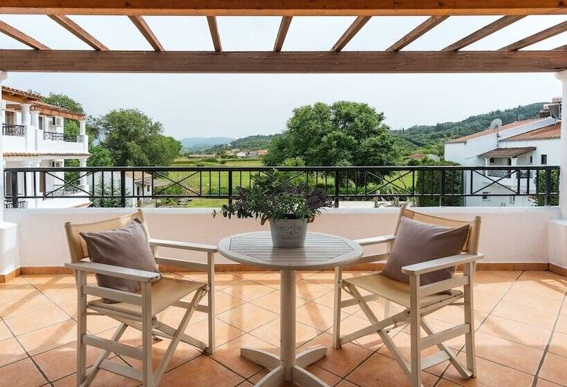 스탠다드 스튜디오, Goudelis Apartments