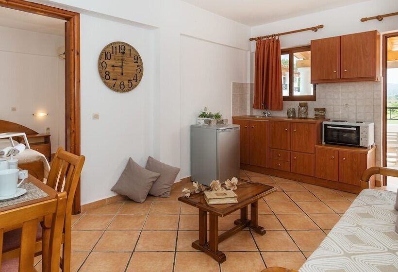 스탠다드 스튜디오, Goudelis Apartments