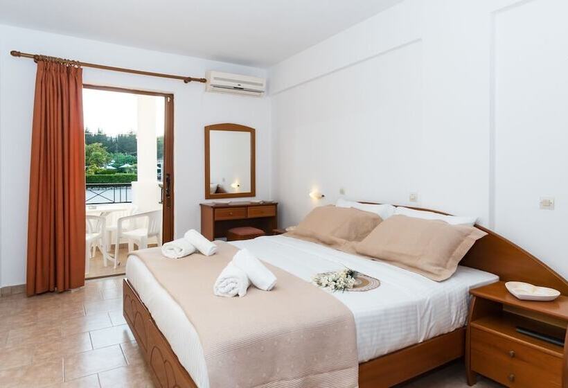 스탠다드 스튜디오, Goudelis Apartments