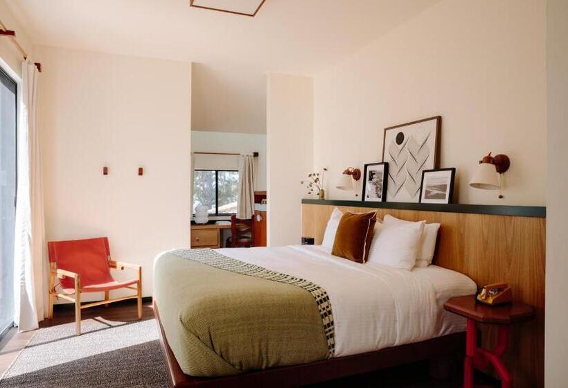 스탠다드 룸 킹사이즈 침대, Lodge At Marconi