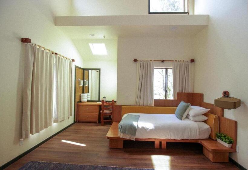 디럭스 스위트, Lodge At Marconi