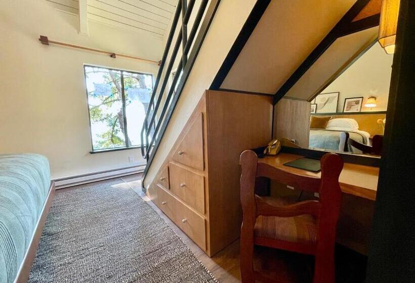 디럭스 룸 킹사이즈 침대, Lodge At Marconi