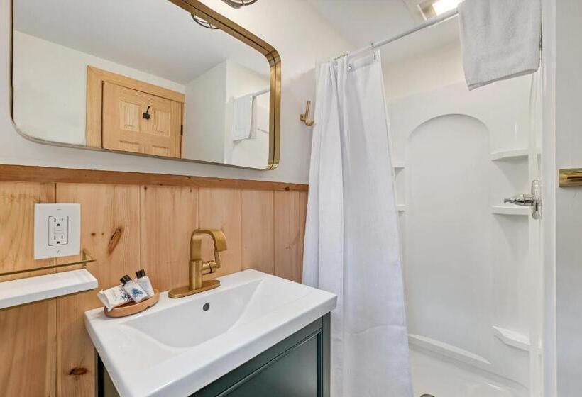 수피리어 룸, The Inn & More