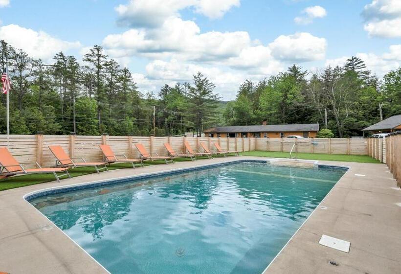 샬레, The Inn & More