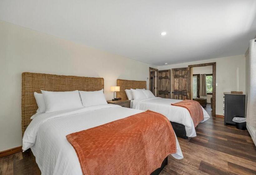 샬레, The Inn & More