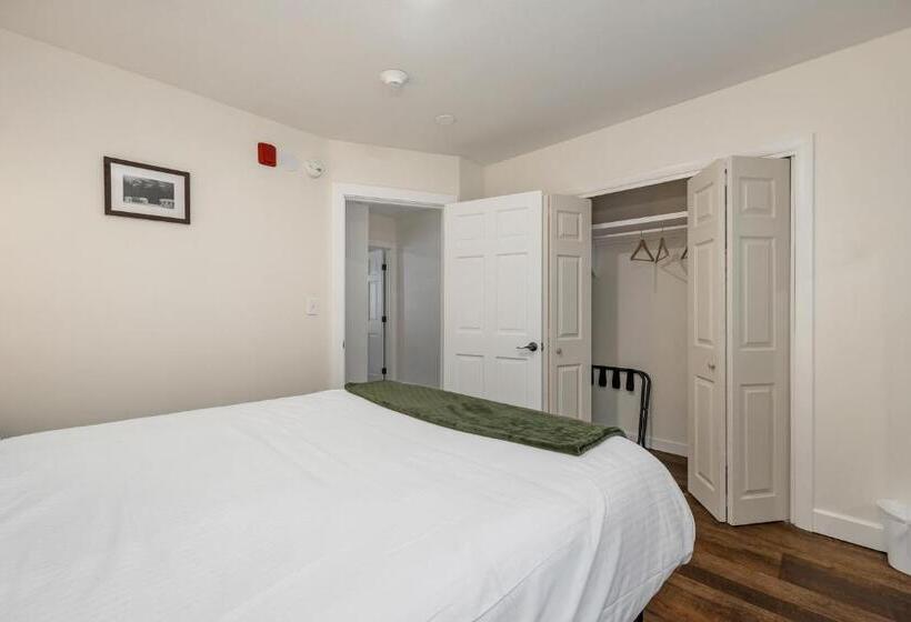 침실 1개 테라스 아파트, The Inn & More