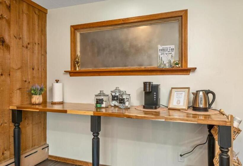 침실 1개 풀장 전망 아파트, The Inn & More