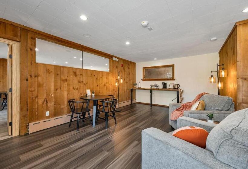 패밀리 스튜디오, The Inn & More