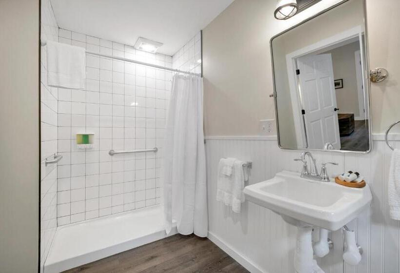 패밀리 스튜디오, The Inn & More