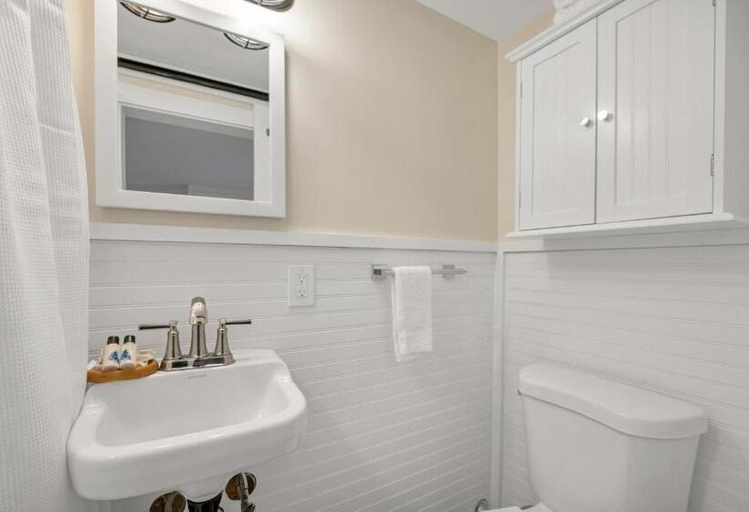 침실 2개 아파트, The Inn & More