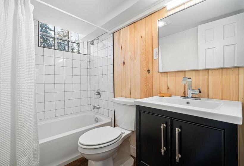 침실 2개 아파트, The Inn & More