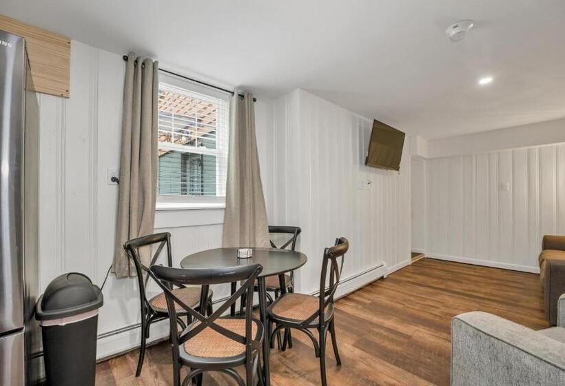 침실 2개 아파트, The Inn & More