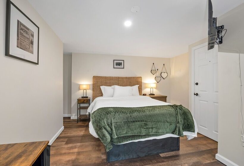 이코노미 룸, The Inn & More