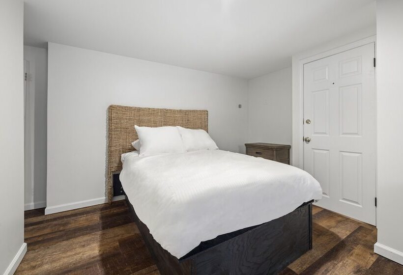 이코노미 룸, The Inn & More