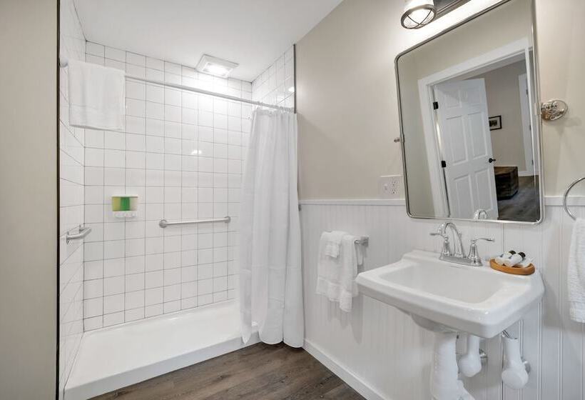 패밀리 스튜디오, The Inn & More