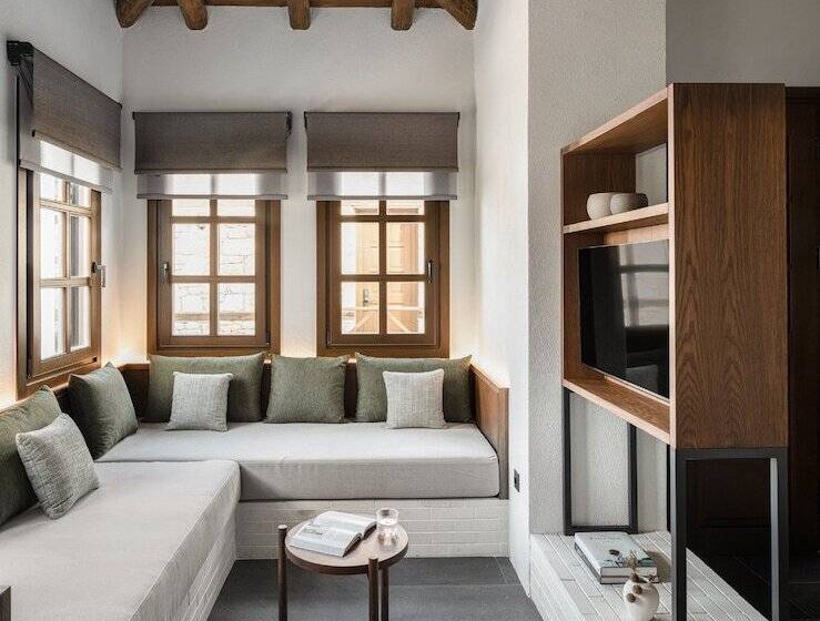 2 Bedrooms Suite Sea View, Unedo All Seasons