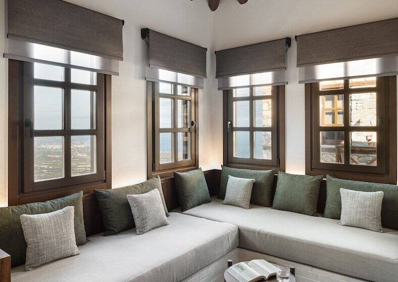 2 Bedrooms Suite Sea View, Unedo All Seasons