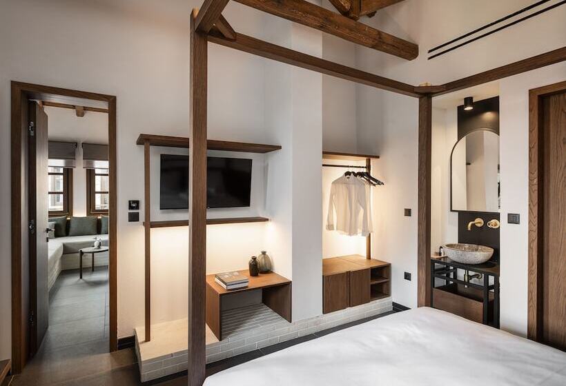 2 Bedrooms Suite Sea View, Unedo All Seasons