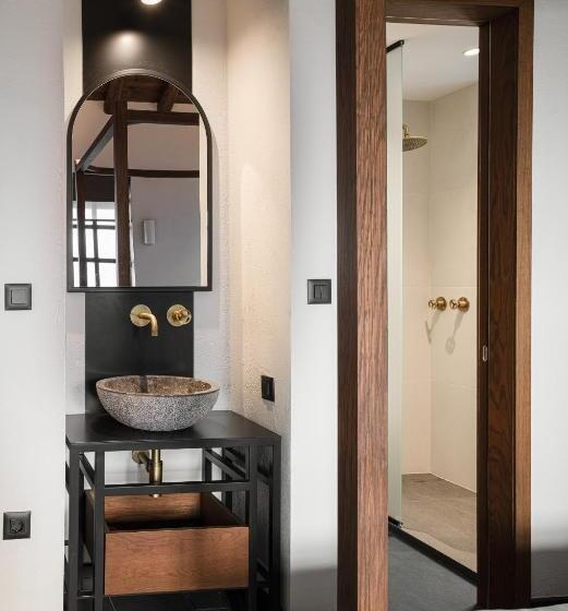 2 Bedrooms Suite Sea View, Unedo All Seasons