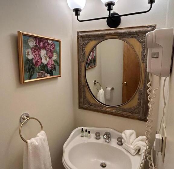 Номер Deluxe, The Elizabeth Inn And Restaurant