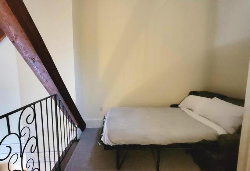 جناح ديلوكس, The Elizabeth Inn And Restaurant