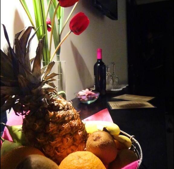 Camera Tripla Deluxe, Prytaneio Design