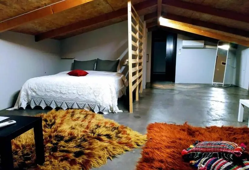 Chambre en Attique, Prytaneio Design