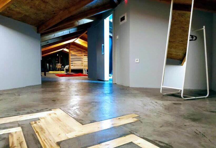 Camera Attico, Prytaneio Design