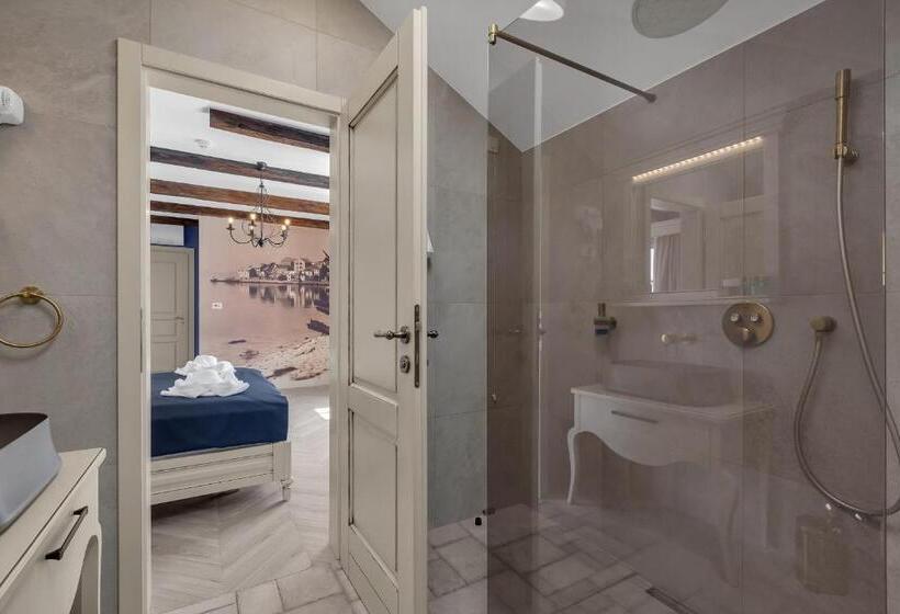 غرفة ديلوكس مطلّة علي البحر مزوَّدة بشُرفة, Heritage Hotel Liberan