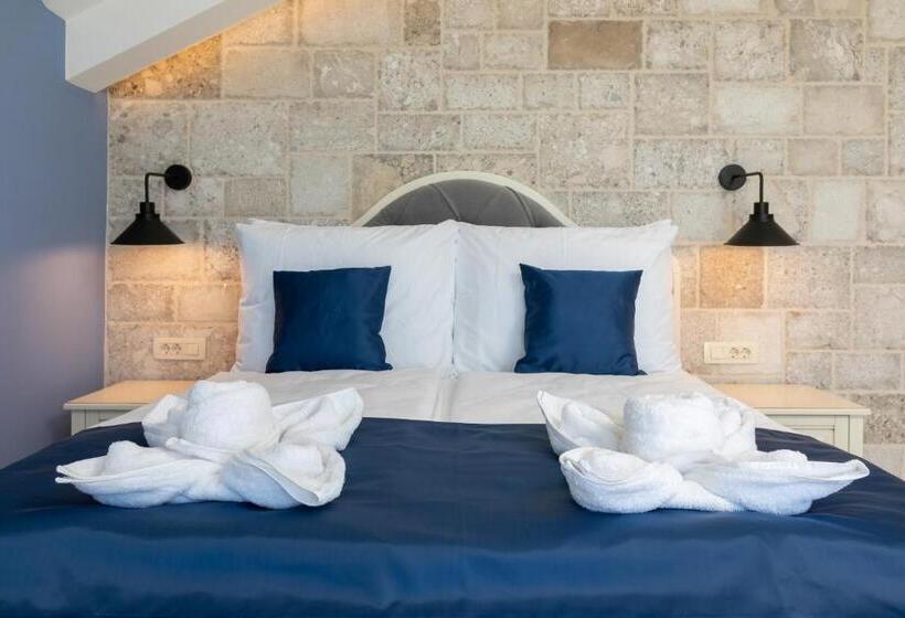 غرفة قياسية مطلّة علي البحر مزوَّدة بشُرفة, Heritage Hotel Liberan