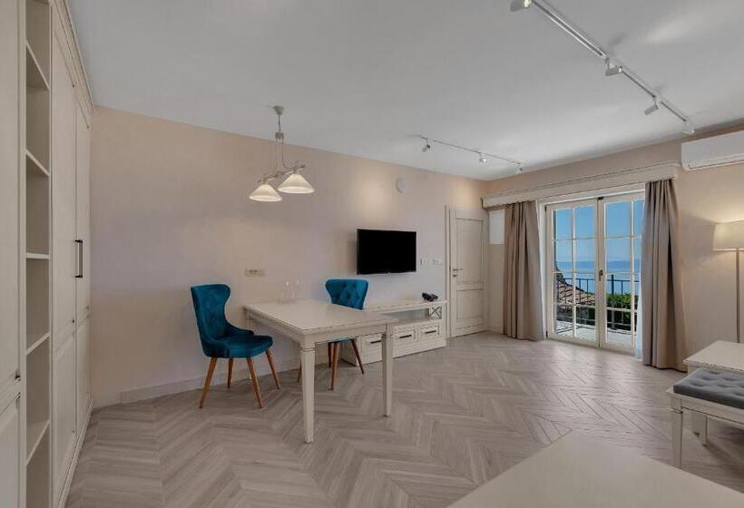 جناح ديلوكس مطل على البحر, Heritage Hotel Liberan