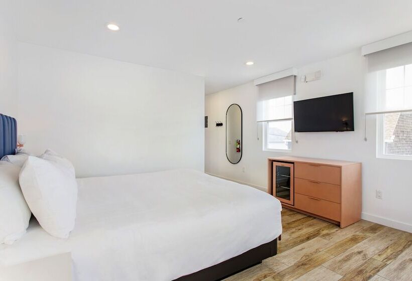 수피리어 룸, Grove