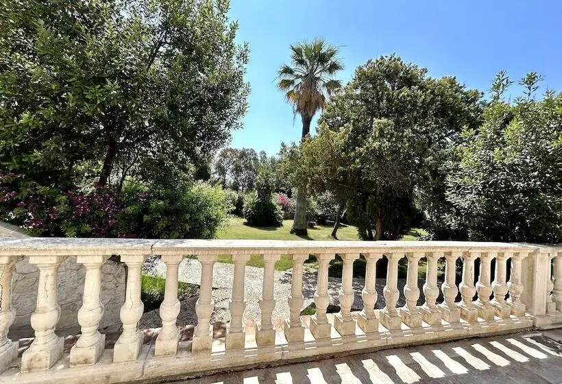 Sviitti Puutarhanäkymä, Villa Cavalieri Country