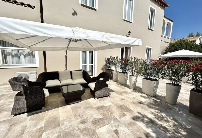 Sviitti Puutarhanäkymä, Villa Cavalieri Country
