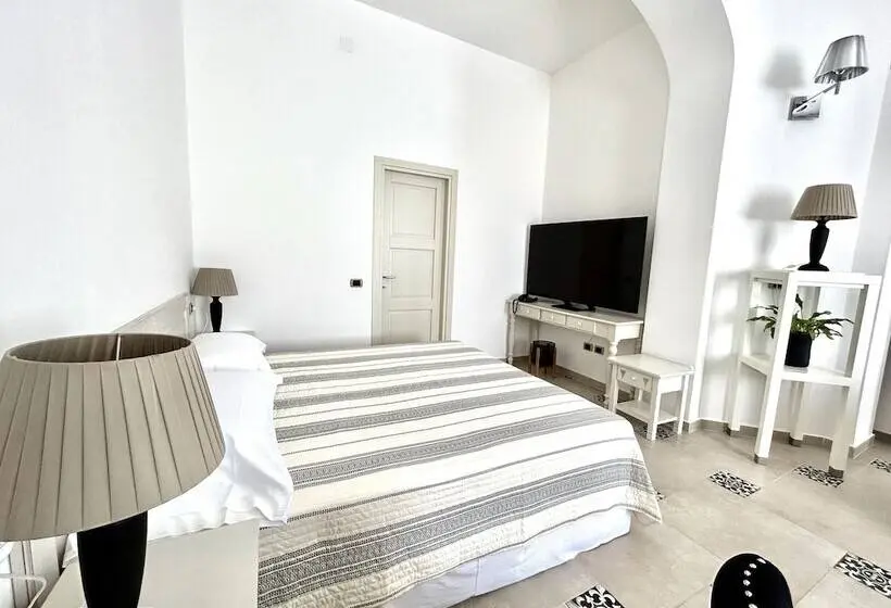 Sviitti Puutarhanäkymä, Villa Cavalieri Country