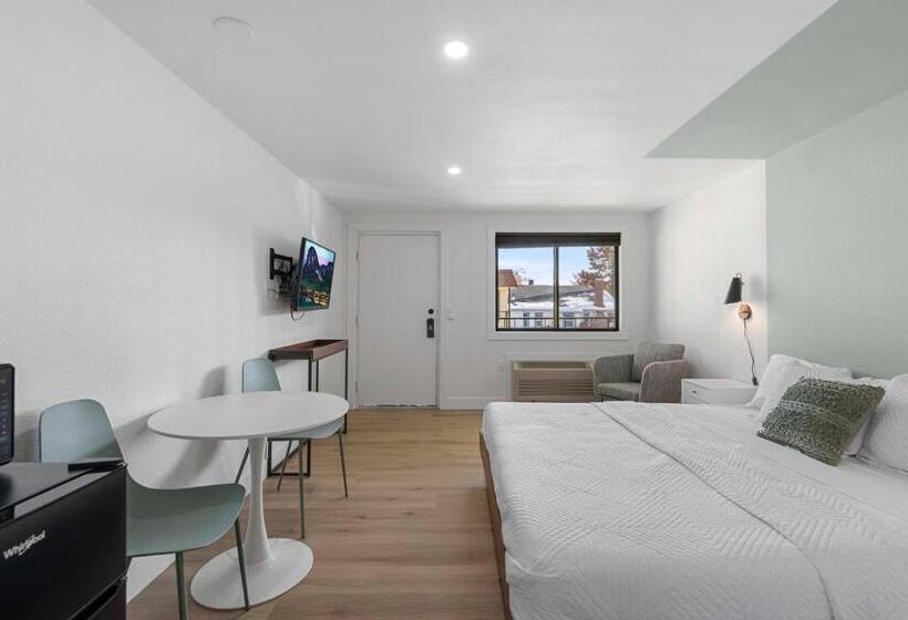 חדר דחוקס עם מיטת קינג, Cashmere Inn