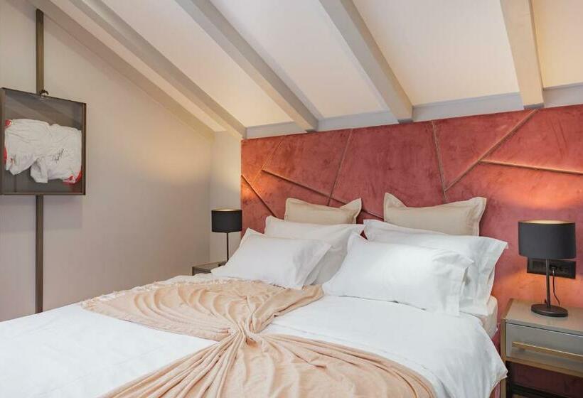 Quarto Deluxe com Balcão, Heritage Rooms Split Olympic Dream