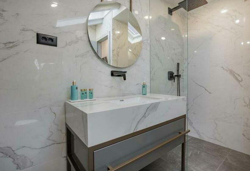 Quarto Deluxe com Sacada, Heritage Rooms Split Olympic Dream