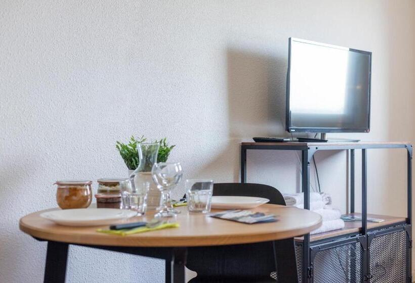 스탠다드 스튜디오, Garden & City Aix En Provence  Puyricard