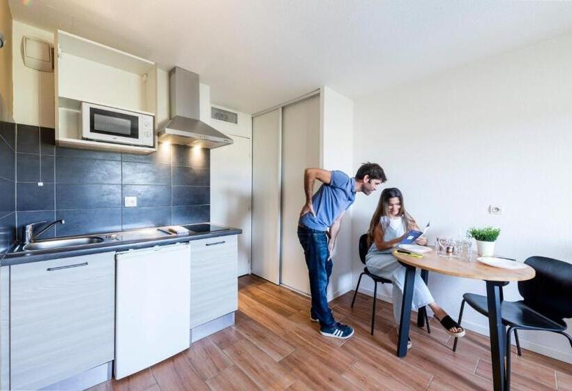 스탠다드 스튜디오, Garden & City Aix En Provence  Puyricard