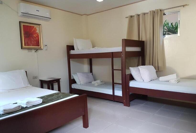 اتاق خانوادگی, Blue Lagoon Inn & Suites