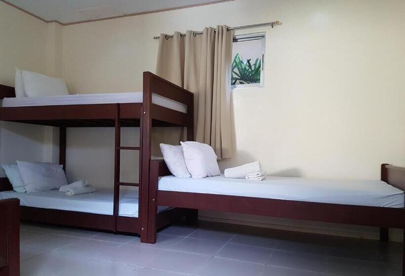 اتاق خانوادگی, Blue Lagoon Inn & Suites