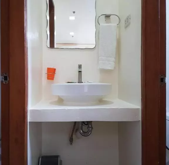 اتاق خانوادگی, Blue Lagoon Inn & Suites