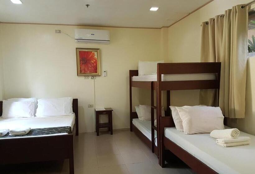 اتاق خانوادگی, Blue Lagoon Inn & Suites