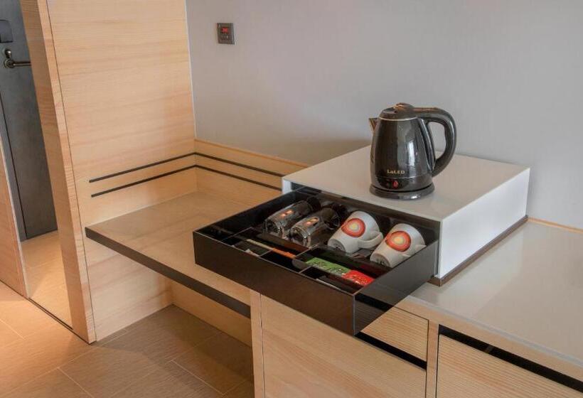 اتاق استاندارد چهار تخته, Cozzi Ximen Tainan