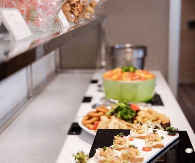 اتاق استاندارد چهار تخته, Cozzi Ximen Tainan