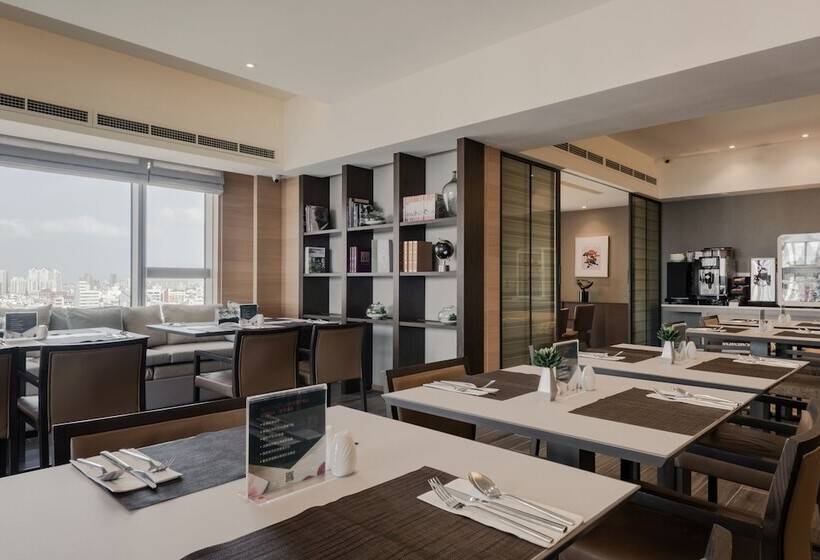 اتاق استاندارد چهار تخته, Cozzi Ximen Tainan