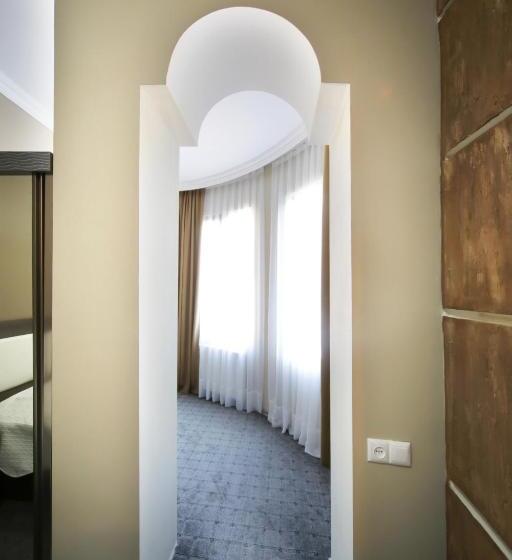 اتاق استاندارد با بالکن, Discovery