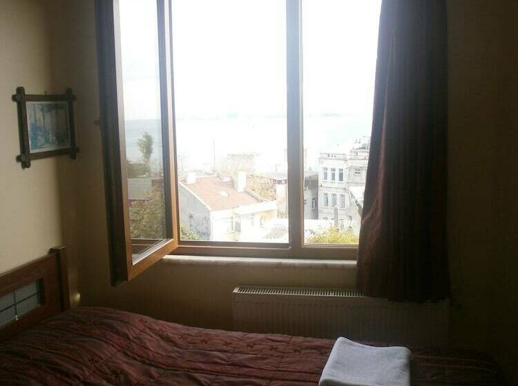 スタンダードルーム, Emre